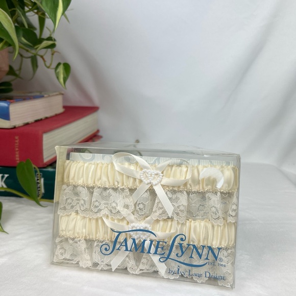 Vintage Lace Garter Belt - Picture 3 of 4